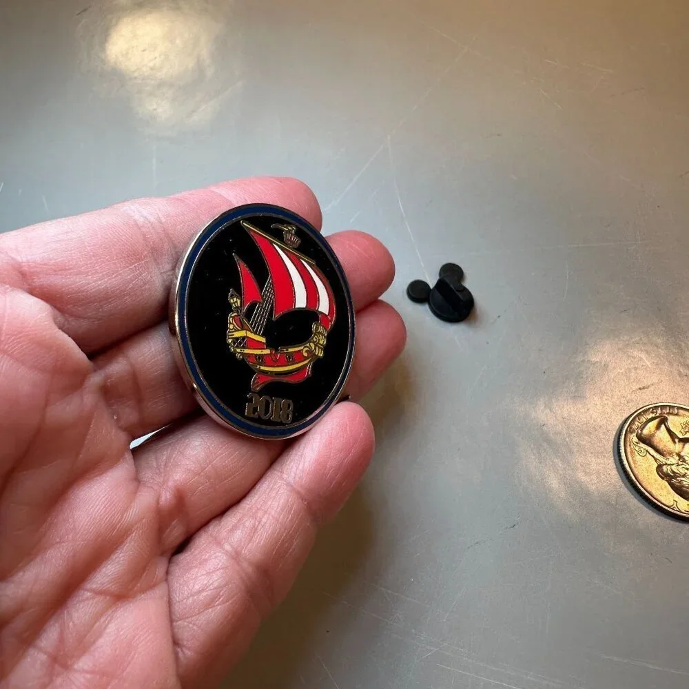 Disney Peter Pan 2018 Trading Pin Captain Hook Pirate Ship Flight Badge